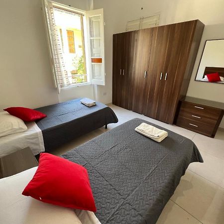 Room With Private Bathroom Sliema Exterior photo