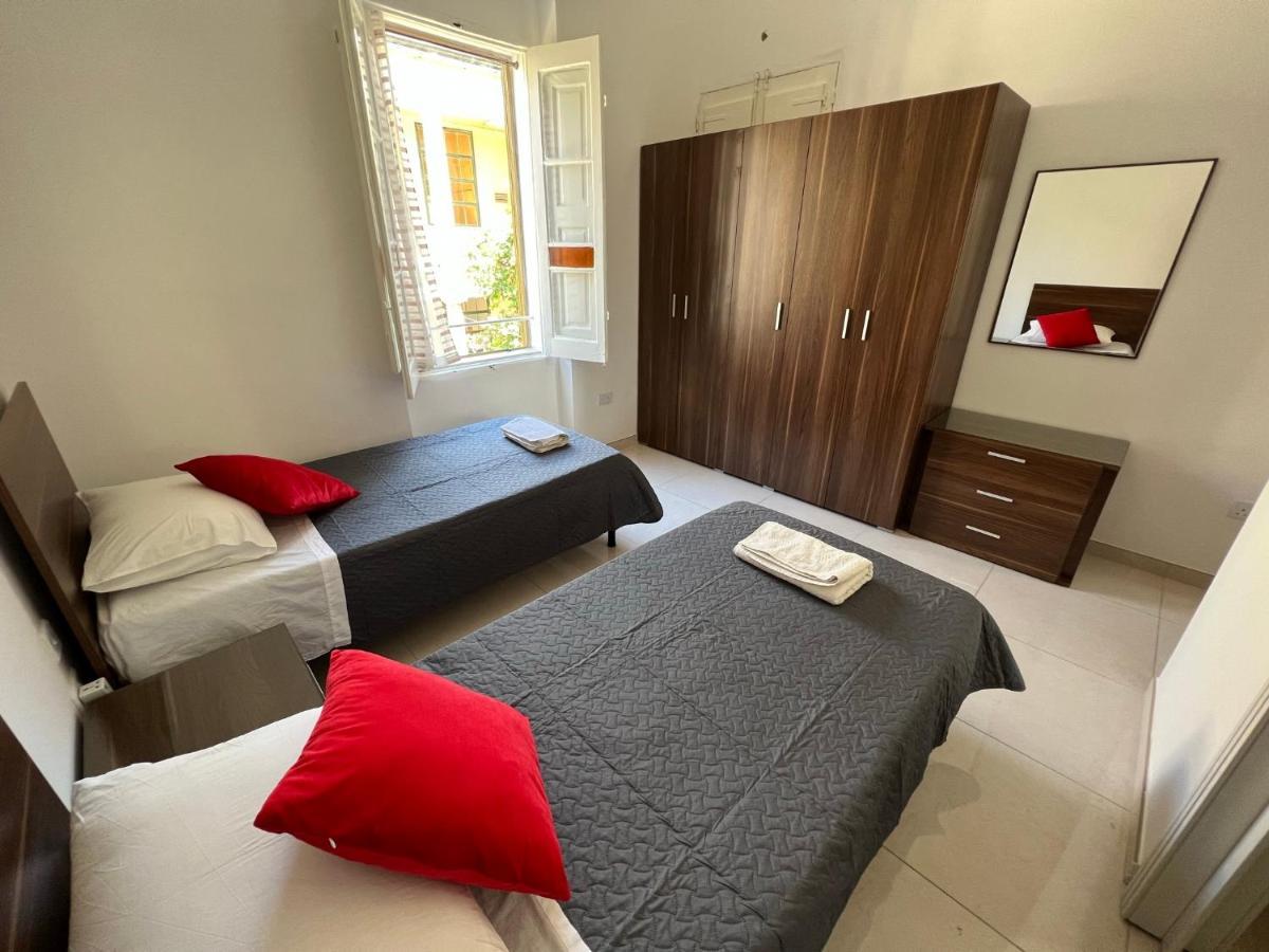 Room With Private Bathroom Sliema Exterior photo