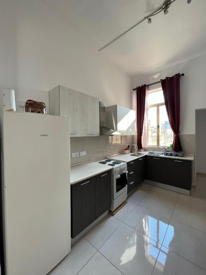 Room With Private Bathroom Sliema Exterior photo