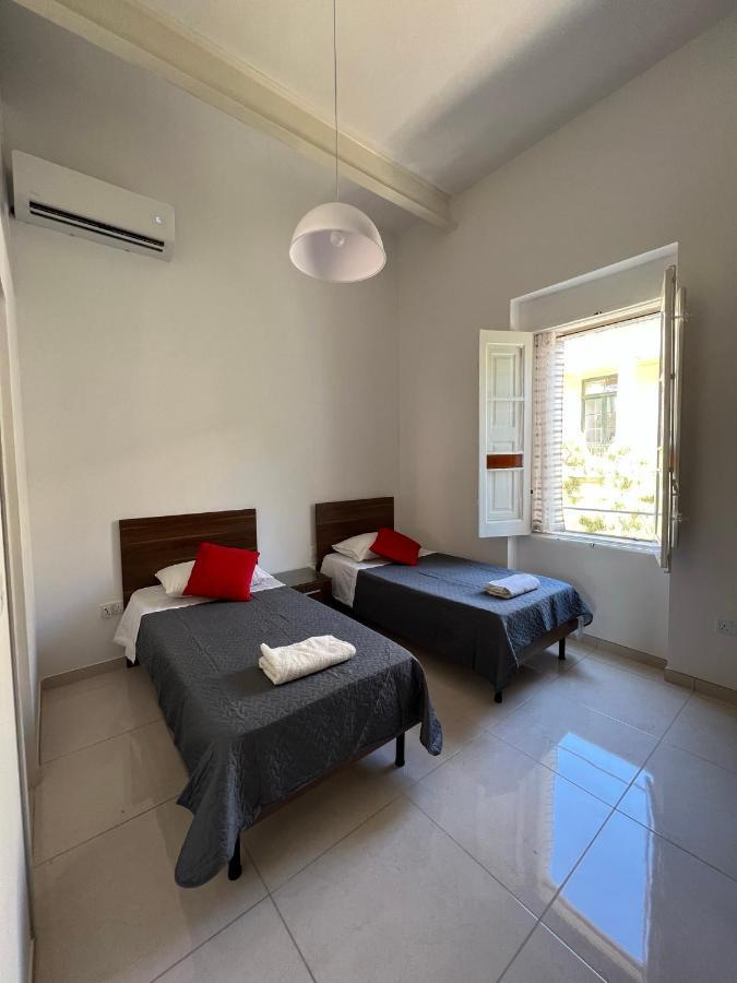 Room With Private Bathroom Sliema Exterior photo