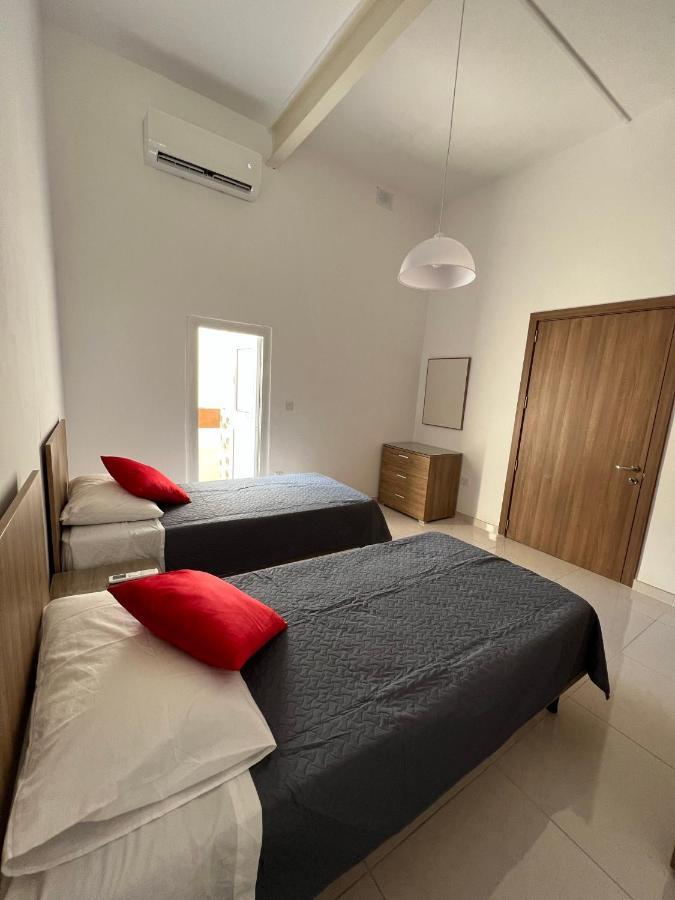 Room With Private Bathroom Sliema Exterior photo